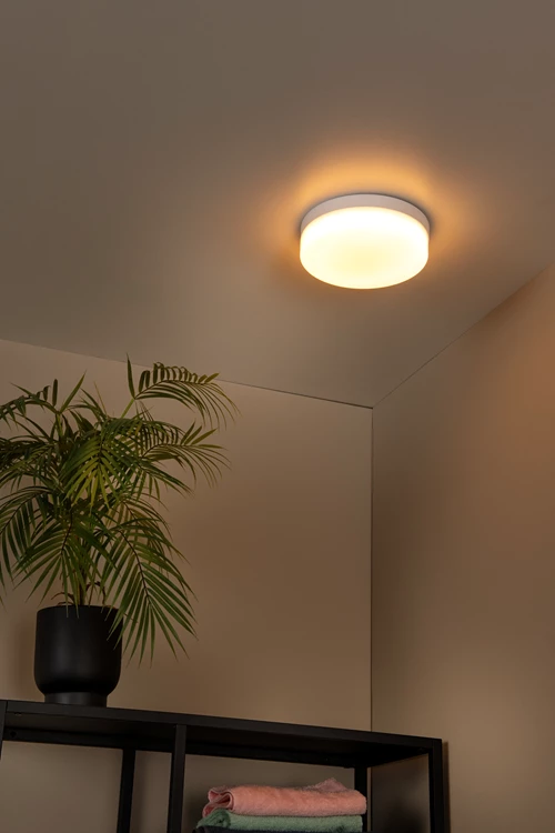 Lucide BISKIT - Plafonnière Badkamer - Ø 23 cm - LED - 1x12W 2700K - IP44 - Bewegingssensor - Wit - sfeer 1